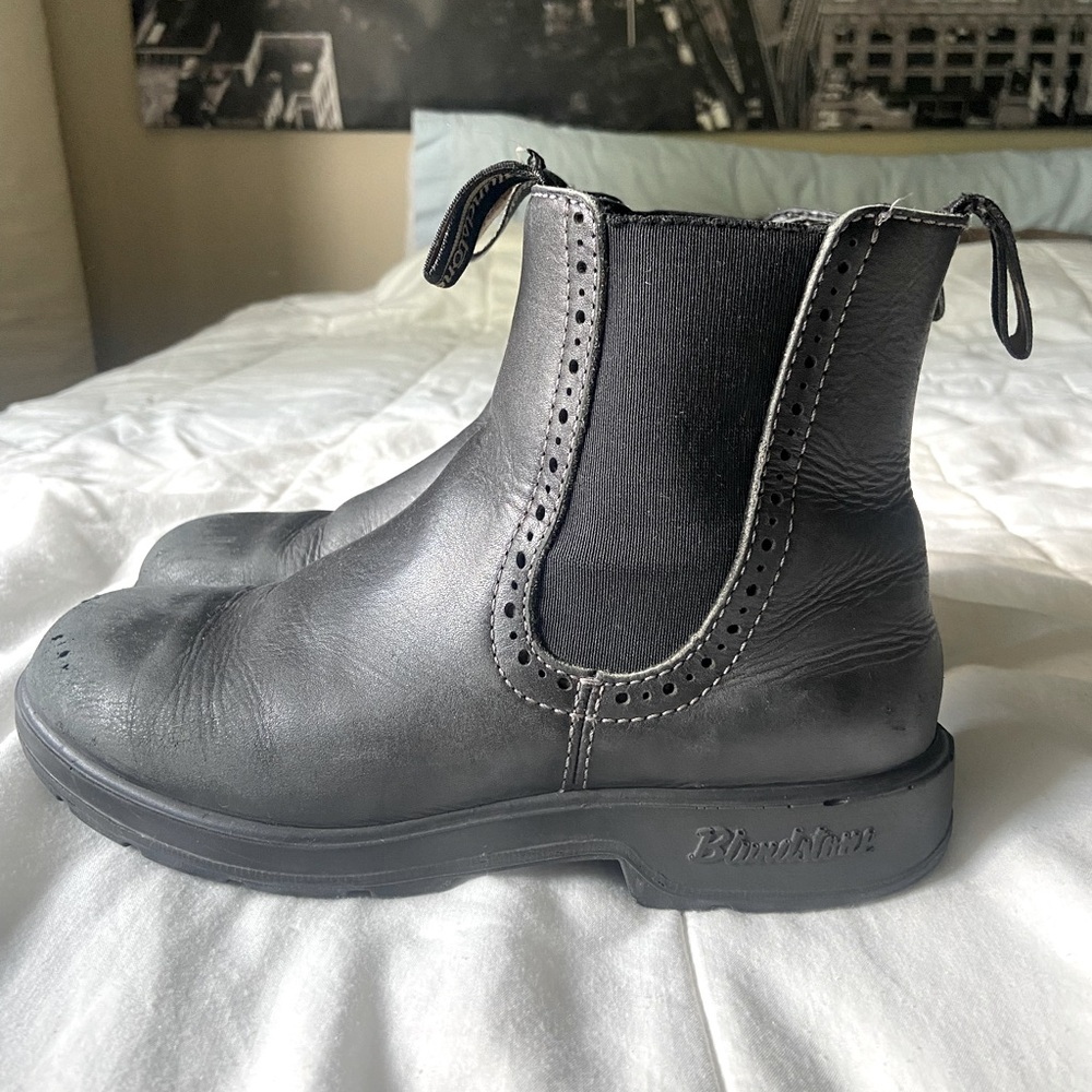 Blundstone Black Chelsea Boots with Elastic Panels